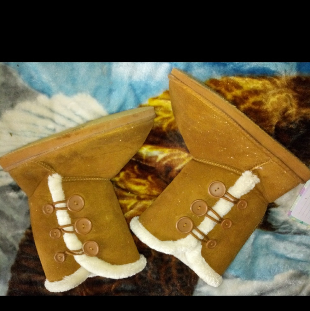 Womens boots with fur size 8